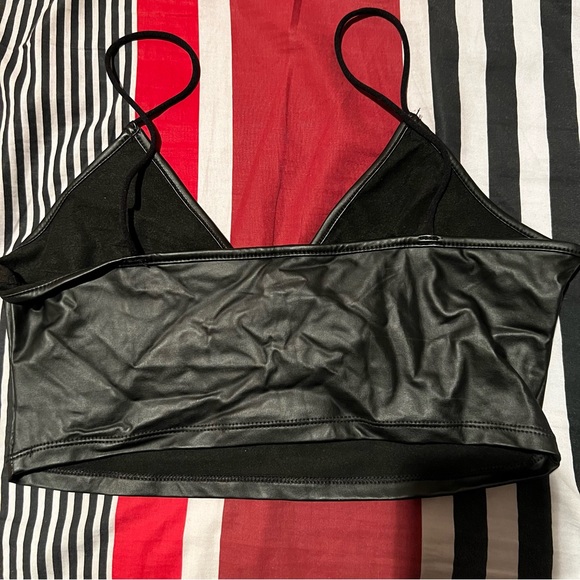 Shein, black top, cropped - Picture 2 of 4